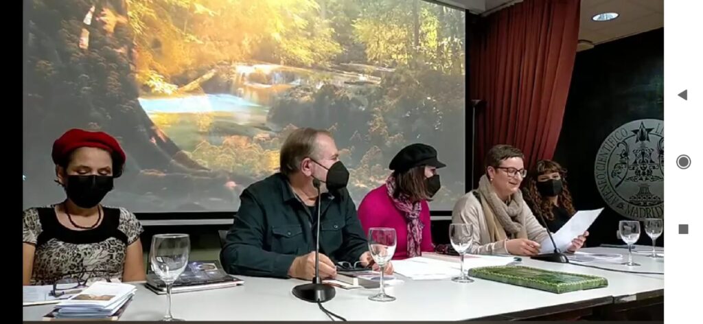 Mariángeles Lucas recitando