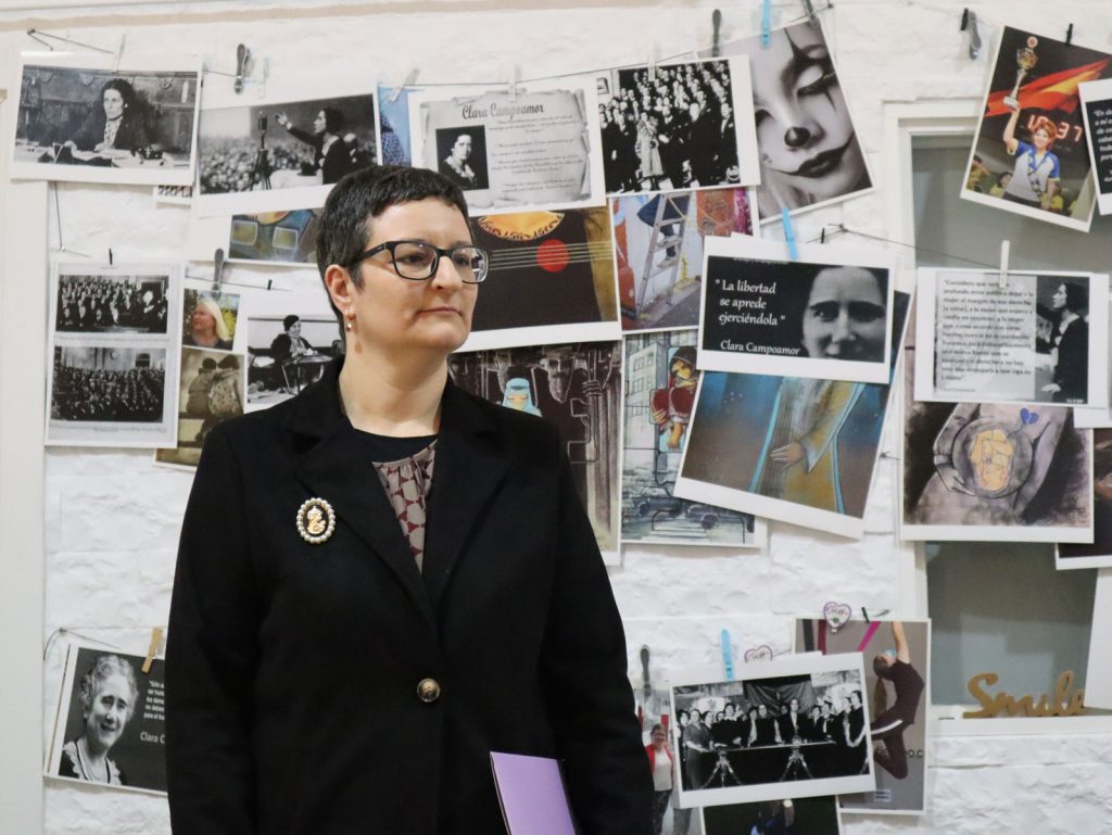 Mariángeles Lucas como Clara Campoamor.